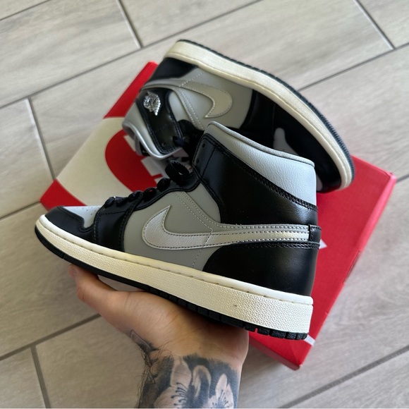 NIKE AIR JORDAN 1 MID BLACK GREY WHITE - Picture 3 of 4